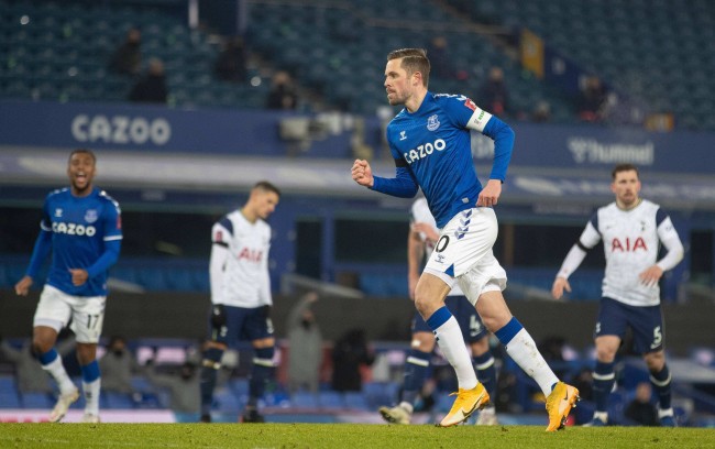 显的犯规 显的犯规